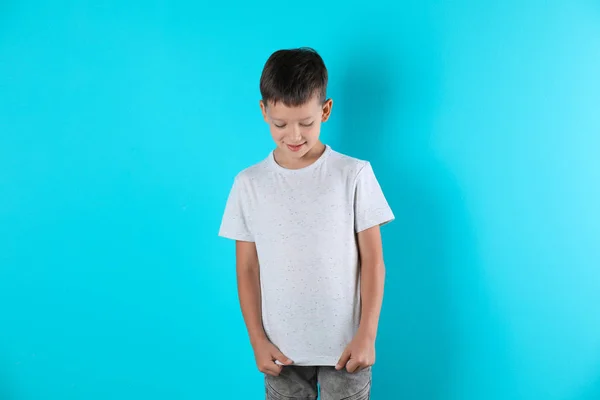 Niño Camiseta Sobre Fondo Color Maquillaje Para Diseño —  Fotos de Stock