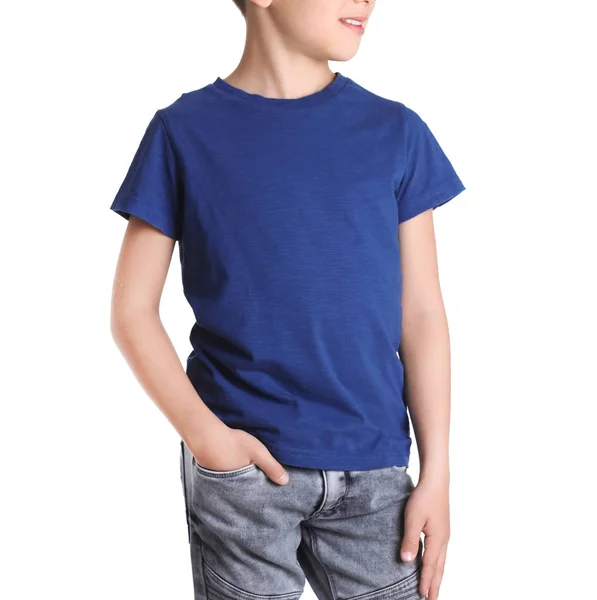 Beyaz Arka Plan Üzerinde Küçük Çocuk Shirt Içinde Tasarım Mock — Stok fotoğraf
