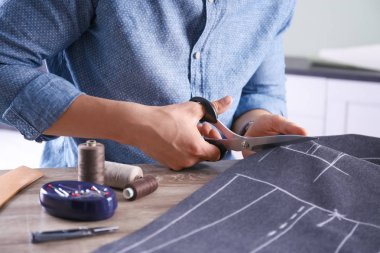 Terzi kesim kumaş atelier, closeup masada