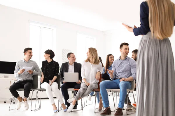 Jóvenes Con Formación Empresarial Cargo —  Fotos de Stock