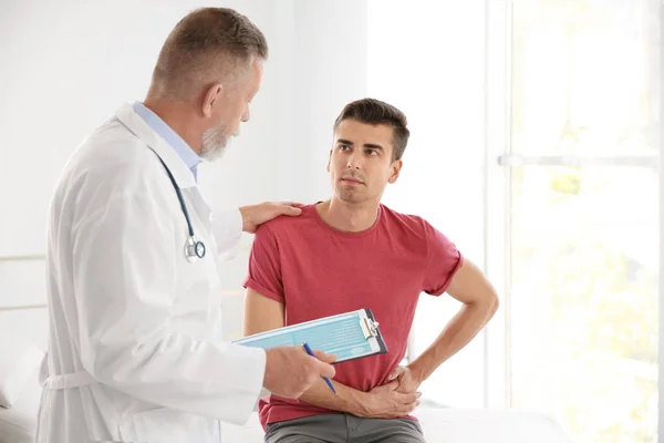 Man Met Gezondheid Probleem Bezoekende Uroloog Het Ziekenhuis — Stockfoto