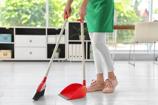 Young Woman Broom Dustpan Cleaning Office — Stock Photo, Image