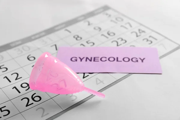 Copo Menstrual Calendário Cartão Com Palavra Gynecology Fundo Claro — Fotografia de Stock
