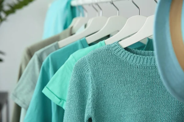 Hangers Mint Clothes Rack Closeup — Stock Photo, Image
