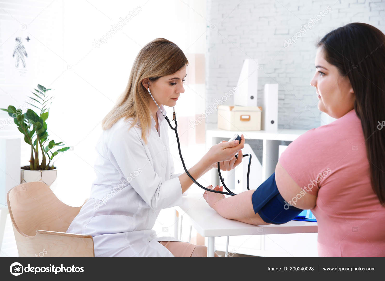 woman Overweight plus size self checks measuring blood pressure and heart  rate tonometer self checkup at home 29773512 Stock Photo at Vecteezy