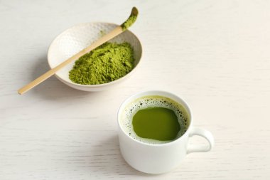 Fincan taze içecek ve chawan tozu matcha çay tablo