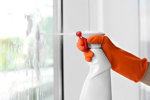 Vidrio Ventana Lavado Más Limpio Con Detergente Interiores Primer Plano —  Fotos de Stock