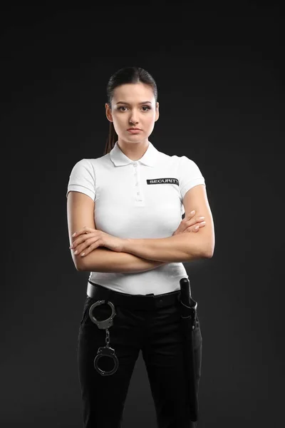 Protector Seguridad Femenino Uniforme Sobre Fondo Oscuro —  Fotos de Stock