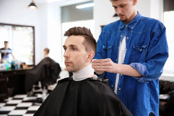 Praca Klientem Salon Fryzjerski Zawodowych Fryzjera Mody Hipster — Zdjęcie stockowe