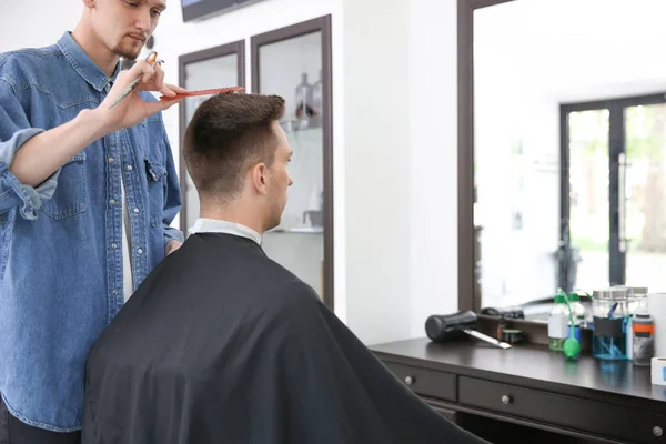 Professional Barber Working Client Hairdressing Salon Hipster Fashion — Stock Photo, Image