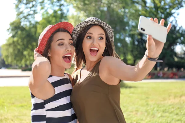 Young Women Taking Selfie Outdoors Sunny Day — Stock Photo, Image