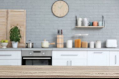 Boş tablo ve mutfak iç bulanık görünüm