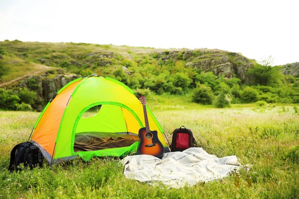 Tente Camping Sacs Dos Guitare Pleine Nature — Photo