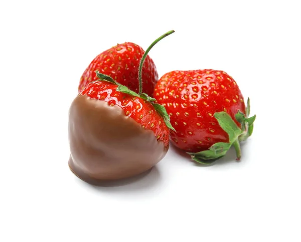 Délicieuses Fraises Recouvertes Chocolat Sur Fond Blanc — Photo