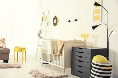 Şık bebek odası iç beşik ile