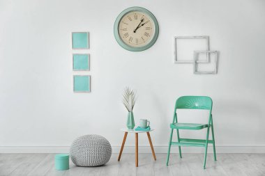 Şık odası iç nane dekor elemanları ile