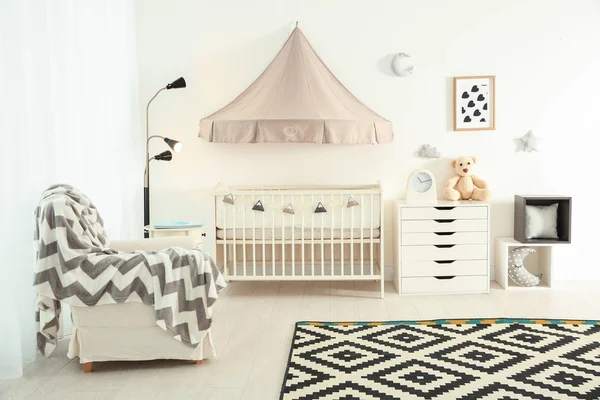 Elegante Habitación Bebé Interior Con Cuna — Foto de Stock