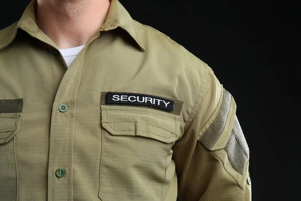 Masculino Segurança Guarda Uniforme Escuro Fundo Close — Fotografia de Stock