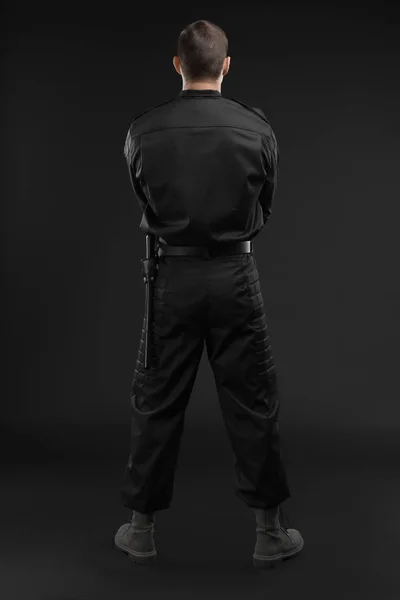 Guardia Seguridad Masculino Uniforme Sobre Fondo Oscuro — Foto de Stock