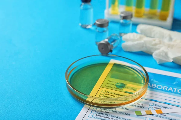 Glazen Schotel Met Urine Monster Test Vorm Tafel Urologie Concept — Stockfoto