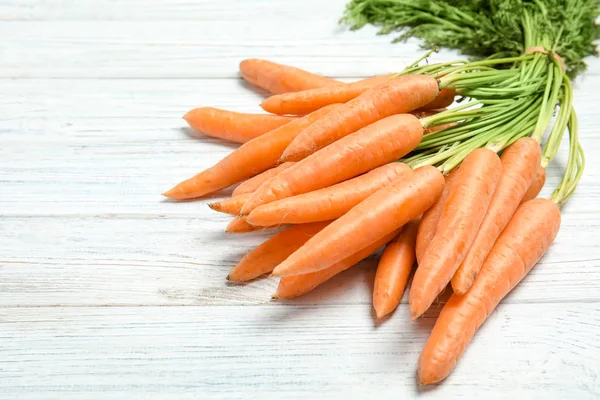 Kypsiä Porkkanoita Puupohjalla Terveellinen Ruokavalio — kuvapankkivalokuva