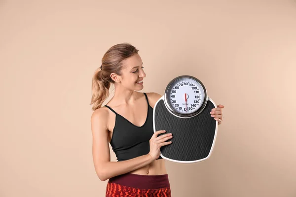 Mujer Hermosa Joven Con Escamas Sobre Fondo Claro Motivación Para —  Fotos de Stock