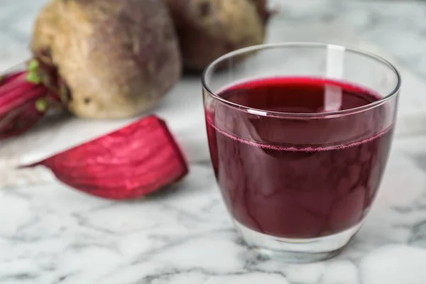 Vaso Con Zumo Remolacha Fresca Saludable Mesa — Foto de Stock