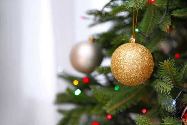 Hermoso Árbol Navidad Con Una Decoración Elegante Primer Plano —  Fotos de Stock