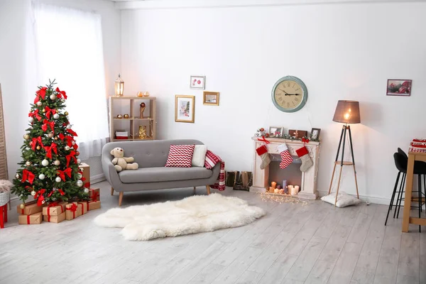 Interior Habitación Con Hermoso Árbol Navidad Regalos — Foto de Stock