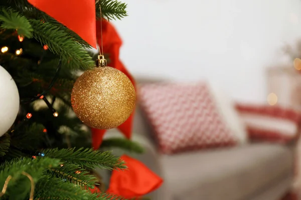 Vánoční Stromeček Dekorem Rozostřeného Pozadí — Stock fotografie