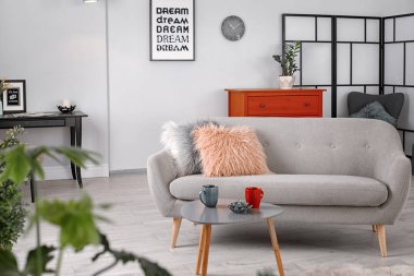 Zarif salon iç rahat kanepe ile