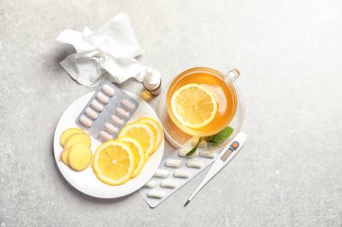 Doğal ve tıbbi soğuk ilaçları tablo, üstten görünüm