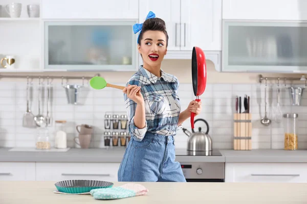 Funny Young Housewife Frying Pan Kitchen — Stock Photo, Image