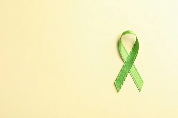 Şerit Renk Arka Plan Üzerinde Yeşil Görünümü Top Kanseri Bilinçlendirme — Stok fotoğraf
