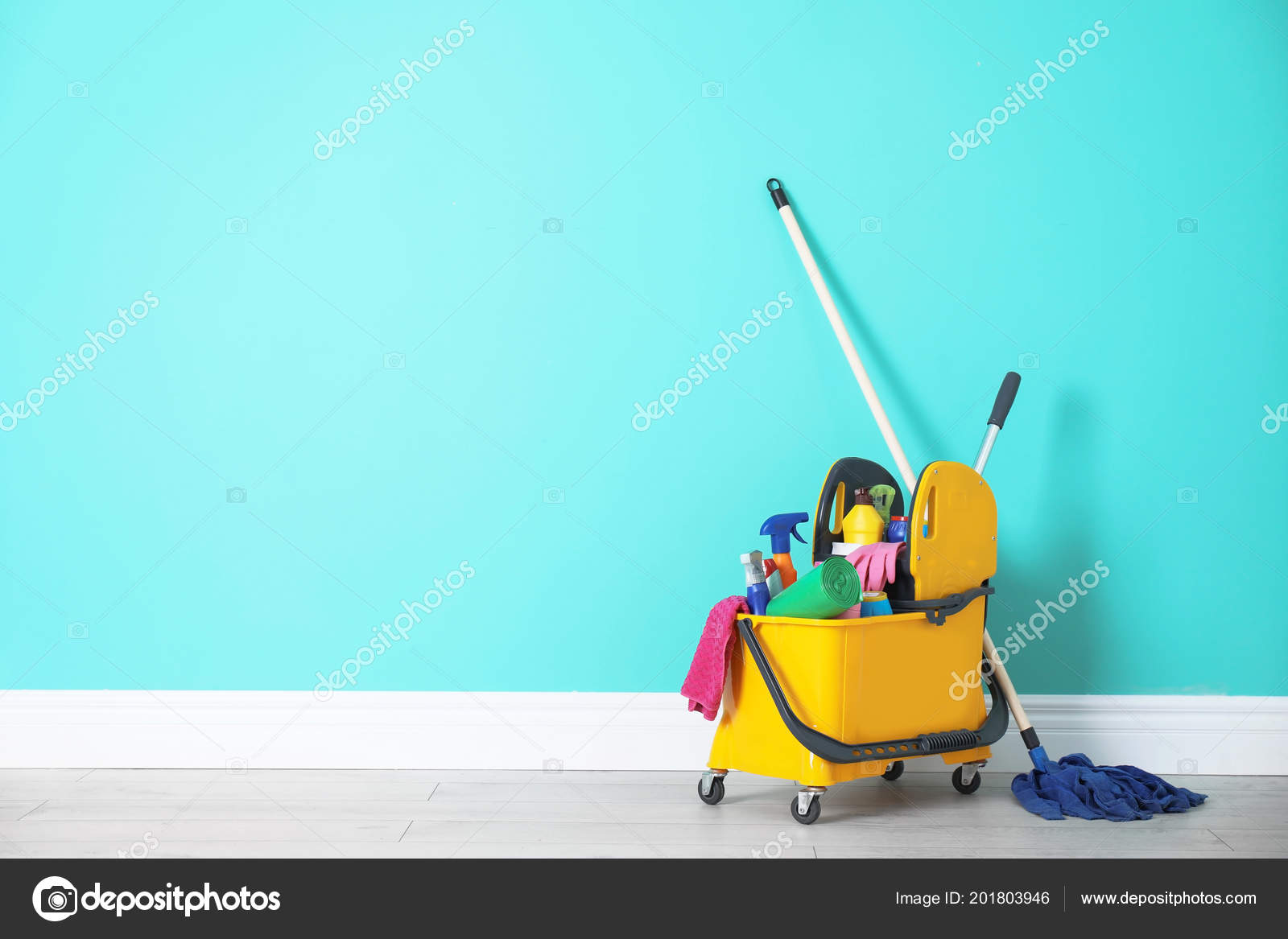 Set Cleaning Supplies Floor Indoors Stock Photo by ©NewAfrica 201803946
