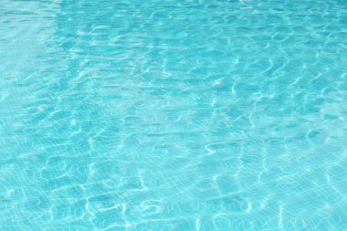 Yüzme havuzunda, closeup açık serinletici su