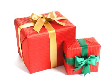 Güzel hediye kutuları beyaz zemin üzerine sarılmış