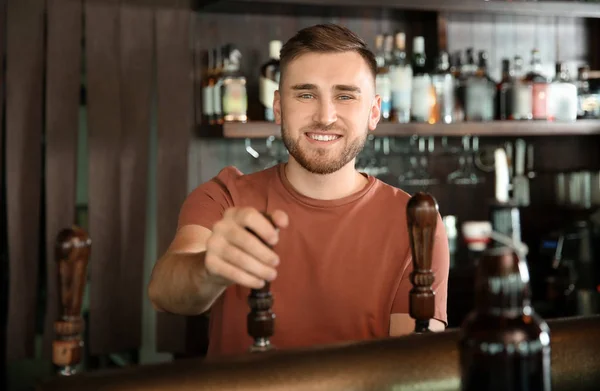 Bartender Working Beer Tap Pub — Stock Photo, Image