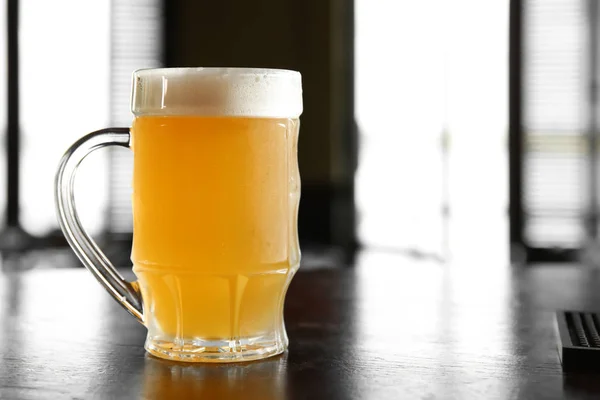 Vaso Sabrosa Cerveza Sobre Mesa Madera Bar —  Fotos de Stock