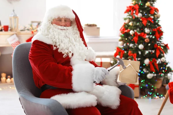 Autêntico Papai Noel Fazendo Brinquedo Oficina — Fotografia de Stock