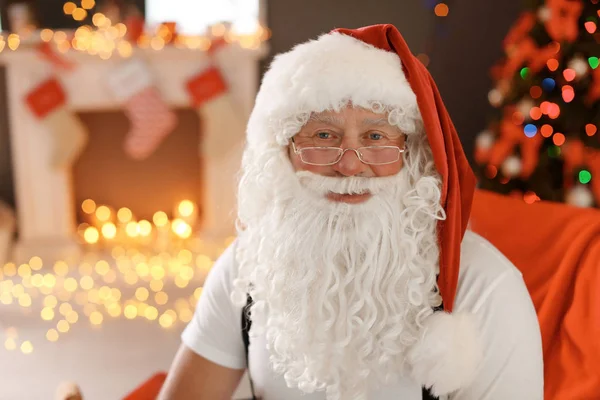 Papai Noel Autêntico Com Barba Espessa Dentro Casa — Fotografia de Stock