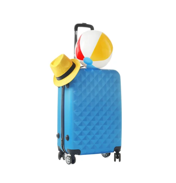 Blauer Koffer Mit Hut Und Aufblasbarem Ball Verpackt Für Die — Stockfoto