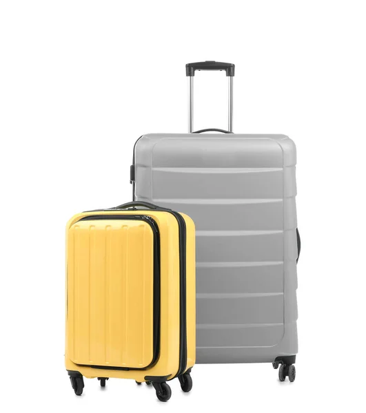在白色背景下为旅途打包的新手提箱 — 图库照片