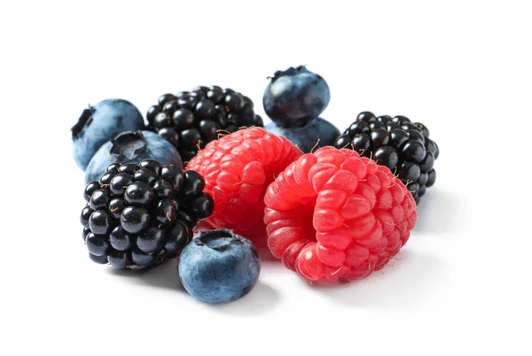 Framboises Mûres Bleuets Sur Fond Blanc — Photo