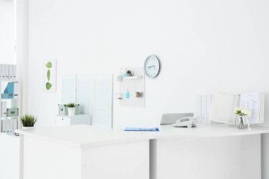 Resepsiyon masası hastanede