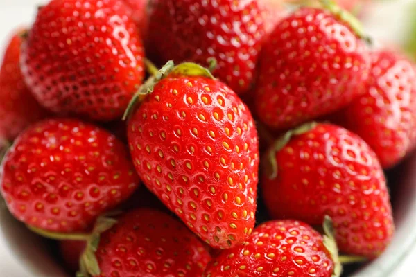 Kom Met Verse Rijpe Aardbeien Close Gezonde Voeding — Stockfoto