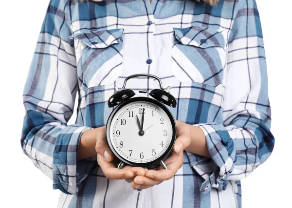 Mujer Joven Sosteniendo Reloj Sobre Fondo Blanco Gestión Del Tiempo — Foto de Stock