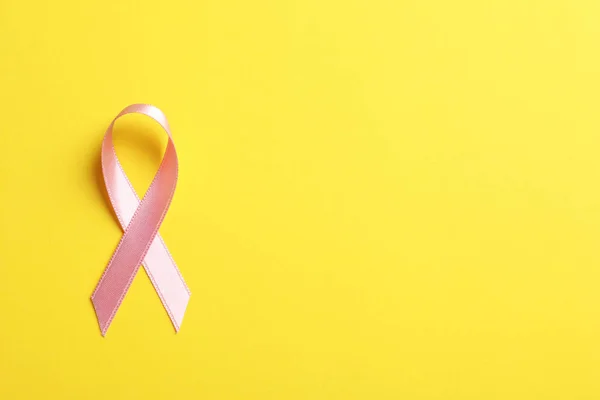 Cinta Rosa Sobre Fondo Color Vista Superior Conciencia Del Cáncer — Foto de Stock