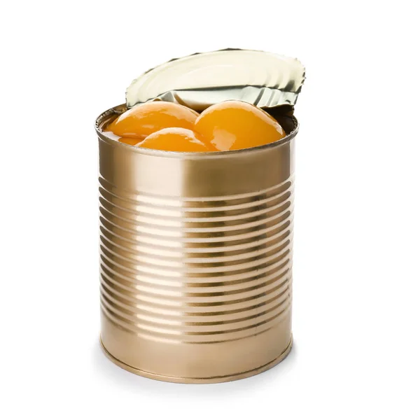 白い背景の上に保存された桃缶 — ストック写真