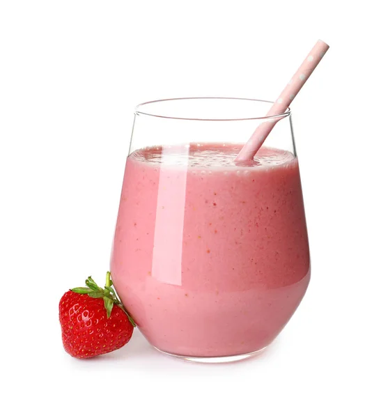 白色背景的美味草莓奶昔玻璃 — 图库照片